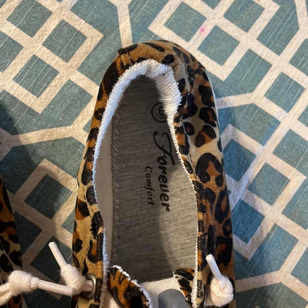 Forever size 6 slip on shoes - Picture 3 of 4
